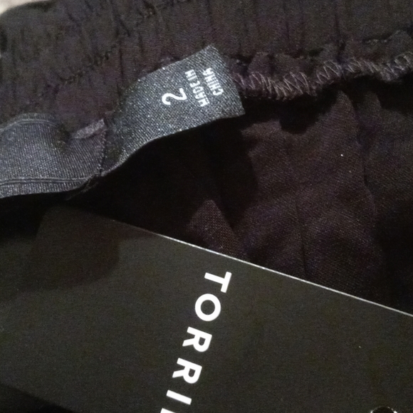 Black tie front crepe short - Picture 5 of 5